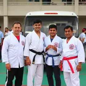 Atletas de Apucarana em campeonato estadual de Karatê